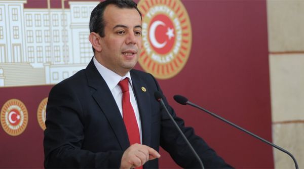 Τούρκος βουλευτής: Θα υψώσω στα νησιά την τουρκική σημαία!