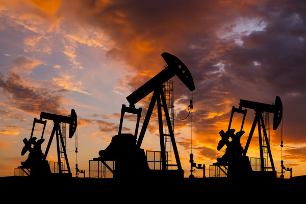 Διευρύνει τις απώλειές του το πετρέλαιο-Πέφτει και το φυσικό αέριο