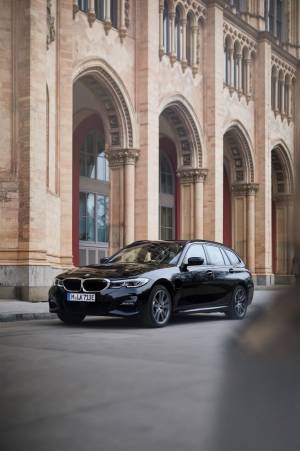H BMW συνεχίζει ακάθεκτη τη στρατηγική εξηλεκτρισμού των πολυτελών μοντέλων της