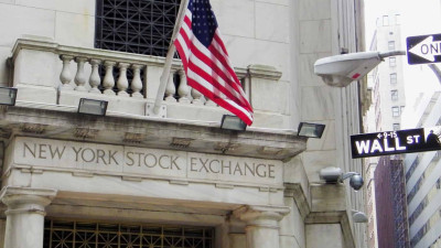 Ελεύθερη πτώση στη Wall Street μετά την ανακοίνωση της Fed